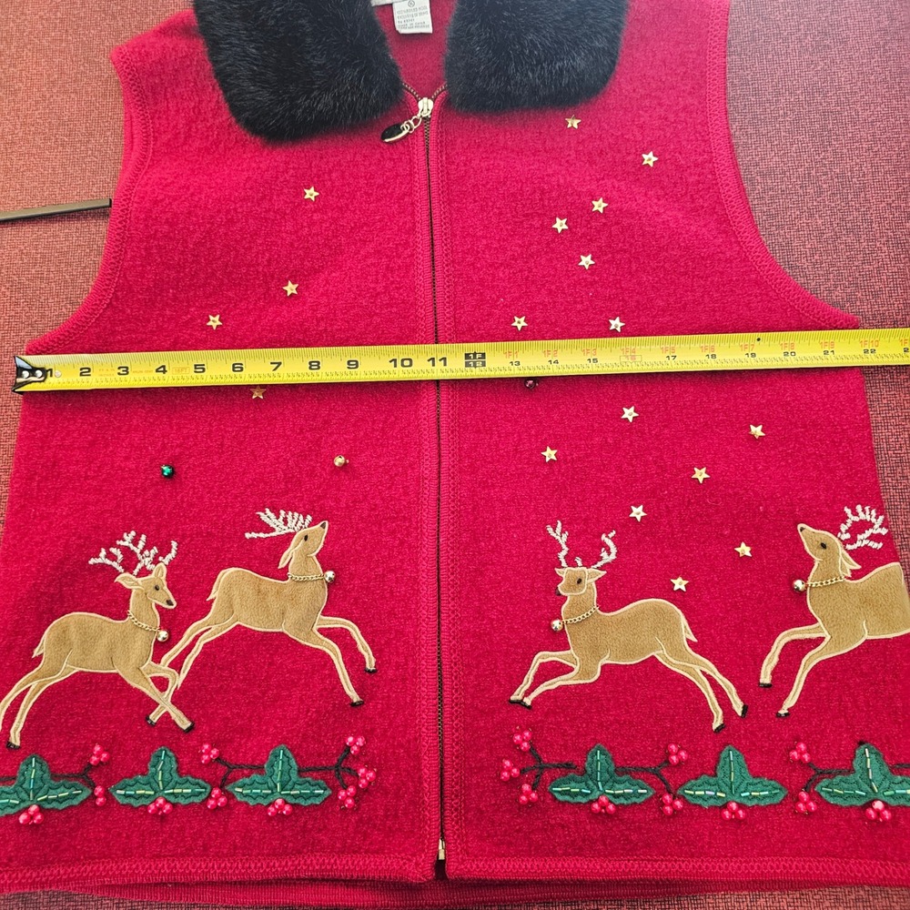 Vintage 90s Lisa International Boiled Wool Vest XL Red Christmas Reindeer Kitsch - Picture 10 of 11